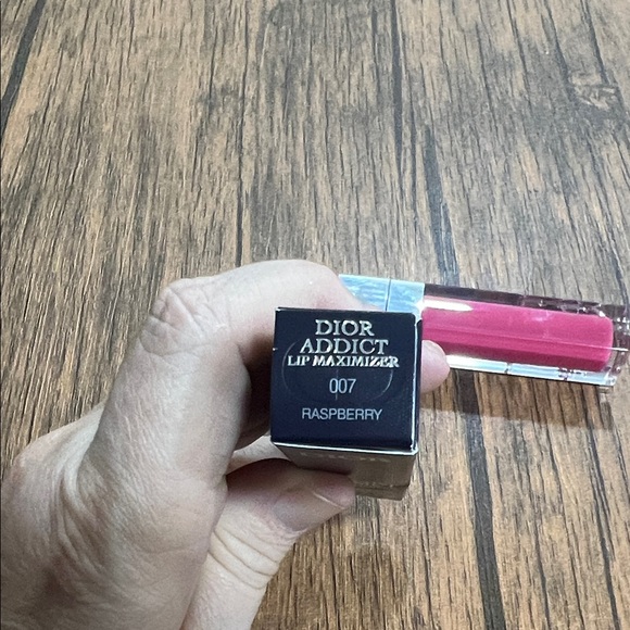 Dior Addict Lip Maximizer in Raspberry - Picture 4 of 4